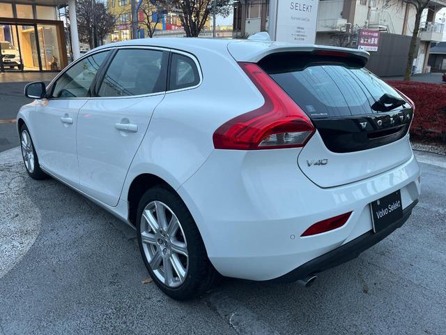 V40 D4 インスクリプション 黒革シート harman/kardon インテリセーフ 衝突被害軽減ブレーキ シートヒーター 純正ナビ バックカメラ レーダークルーズ ブラインドスポットモニター 禁煙車 LEDヘッドライト(23枚目)