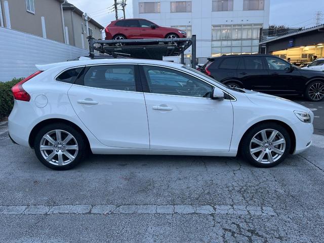 V40 D4 インスクリプション 黒革シート harman/kardon インテリセーフ 衝突被害軽減ブレーキ シートヒーター 純正ナビ バックカメラ レーダークルーズ ブラインドスポットモニター 禁煙車 LEDヘッドライト(25枚目)
