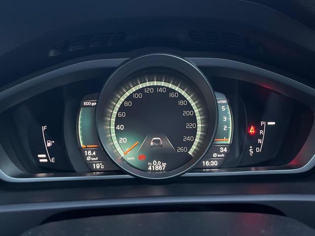 V40 D4 インスクリプション 黒革シート harman/kardon インテリセーフ 衝突被害軽減ブレーキ シートヒーター 純正ナビ バックカメラ レーダークルーズ ブラインドスポットモニター 禁煙車 LEDヘッドライト(31枚目)