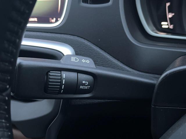 V40 D4 インスクリプション 黒革シート harman/kardon インテリセーフ 衝突被害軽減ブレーキ シートヒーター 純正ナビ バックカメラ レーダークルーズ ブラインドスポットモニター 禁煙車 LEDヘッドライト(40枚目)