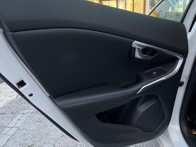 V40 D4 インスクリプション 黒革シート harman/kardon インテリセーフ 衝突被害軽減ブレーキ シートヒーター 純正ナビ バックカメラ レーダークルーズ ブラインドスポットモニター 禁煙車 LEDヘッドライト(54枚目)