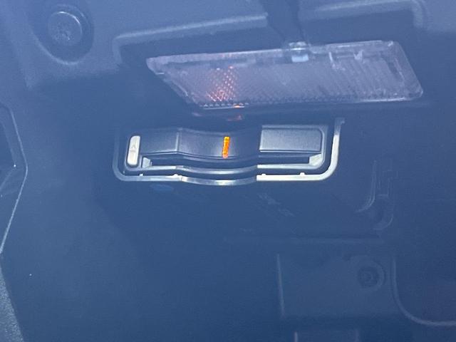 V40 D4 モメンタム 純正HDDナビ バックカメラ フロントシートヒーター 禁煙車 アダプティブクルーズコントロール メモリーシート 純正17インチアルミホイール Bluetooth LEDヘッドライト BLIS ETC(35枚目)