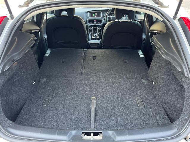 V40 D4 モメンタム 純正HDDナビ バックカメラ フロントシートヒーター 禁煙車 アダプティブクルーズコントロール メモリーシート 純正17インチアルミホイール Bluetooth LEDヘッドライト BLIS ETC(56枚目)
