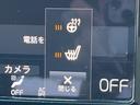 【ステアリングヒーター】冬場に冷たくなりやすい革巻きステアリングを、スイッチ一つで素早く適温に!エアコンよりも早く温まってくれるので、寒い日の運転も快適になりますね。