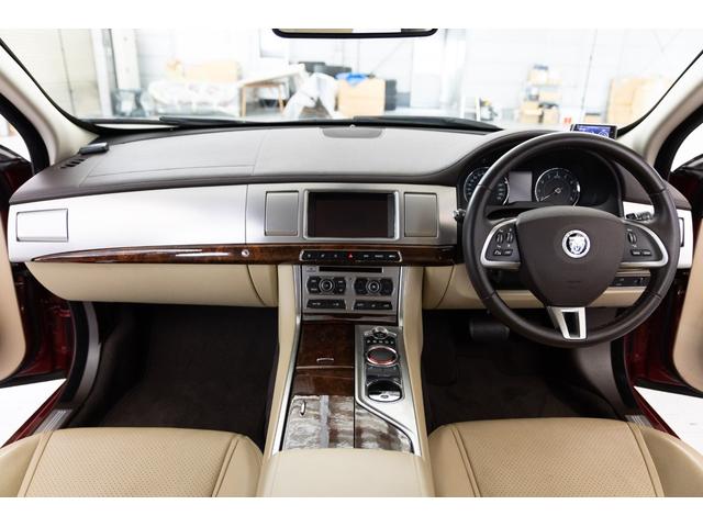 XF 2.0プレミアムラグジュアリー(2枚目)