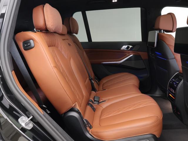 Ｘ７ ｘＤｒｉｖｅ　４０ｄ　Ｍスポーツ　認定中古車　２年保証　２２インチＡＷ　ブラウンレザー　パノラマサンルーフ　リヤモニター　アクティブクルーズコントロール　Ｈａｒｍａｎ／Ｋａｒｄｏｎ　全周囲カメラ　レーザーライト　衝突軽減　車線逸脱（14枚目）