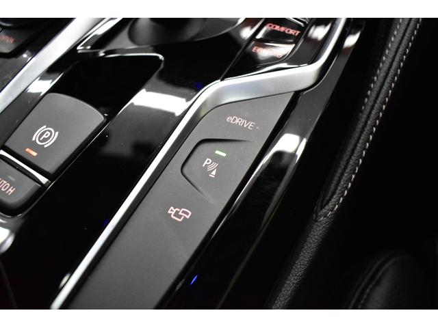 5シリーズ 530e Mスポーツアイパフォーマンス PHEV サンル-フ イノベ-ションP ハ-マンカ-ドン 全席ヒ-タ-付黒革 4ゾ-ンAC LEDヘッドライト 全面液晶メ-タ- ACC HUD LCW タッチパネルナビ全周カメラ フルセグ 2年保証(26枚目)