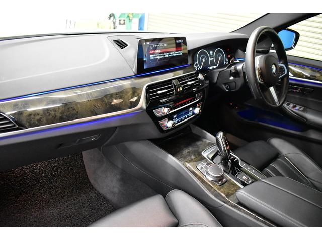 5シリーズ 530e Mスポーツアイパフォーマンス PHEV サンル-フ イノベ-ションP ハ-マンカ-ドン 全席ヒ-タ-付黒革 4ゾ-ンAC LEDヘッドライト 全面液晶メ-タ- ACC HUD LCW タッチパネルナビ全周カメラ フルセグ 2年保証(61枚目)