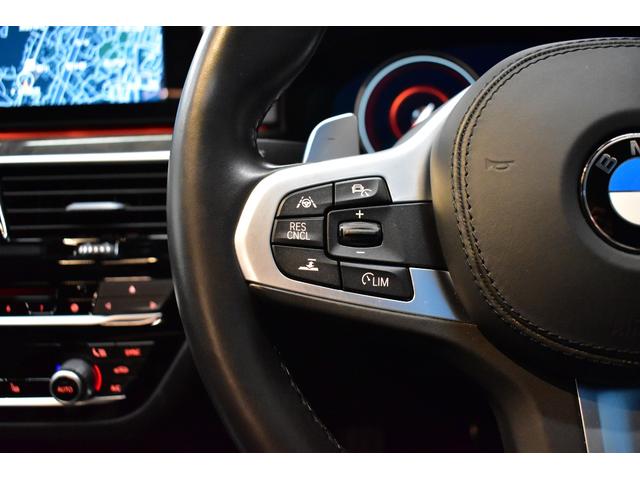 5シリーズ 530e Mスポーツアイパフォーマンス PHEV サンR 1オナ ハイラインP 全席ヒーター黒革 LEDヘッド ACC LCW 液晶メーター Mスポーツブレーキ 19AW タッチパネルナビフルセグ全周囲カメ Pアシスト 電動トランク2年保証(6枚目)