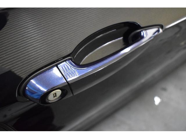 キーを携帯しているだけで、ドアロックの開閉並びにエンジンの始動が可能なコンフォートアクセス（スマートキー）機能！！便利な機能です。