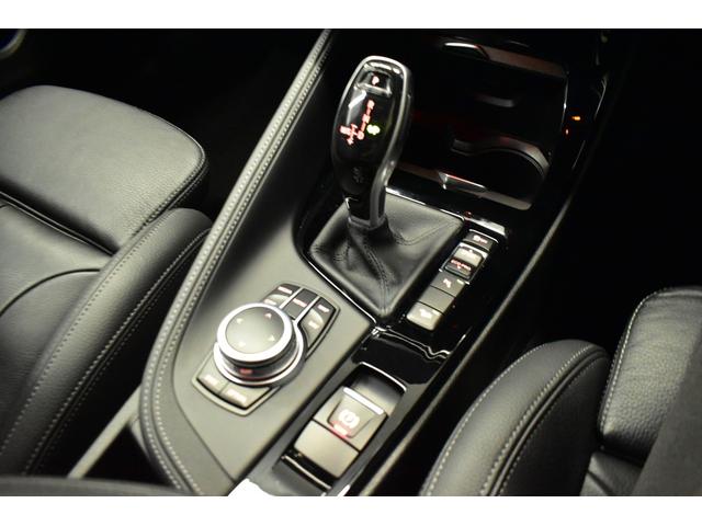 Ｘ１ ｘＤｒｉｖｅ　１８ｄ　Ｍスポーツエディションジョイ＋　ＬＣＩ後期　追従ＡＣＣ　ＨＵＤ　ハイライン＆コンフォ―トＰ　ヒーター付電動黒革　ＬＥＤヘッドライト　電動Ｒゲート　タッチパネルナビＢカメラ　前後ＰＤＣ　衝突軽減Ｂ　１８ＡＷ　ウッドインテリア　２年保証（21枚目）