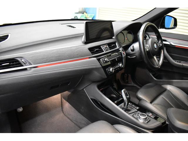 Ｘ１ ｘＤｒｉｖｅ　１８ｄ　Ｍスポーツエディションジョイ＋　ＬＣＩ後期　追従ＡＣＣ　ＨＵＤ　ハイライン＆コンフォ―トＰ　ヒーター付電動黒革　ＬＥＤヘッドライト　電動Ｒゲート　タッチパネルナビＢカメラ　前後ＰＤＣ　衝突軽減Ｂ　１８ＡＷ　ウッドインテリア　２年保証（39枚目）