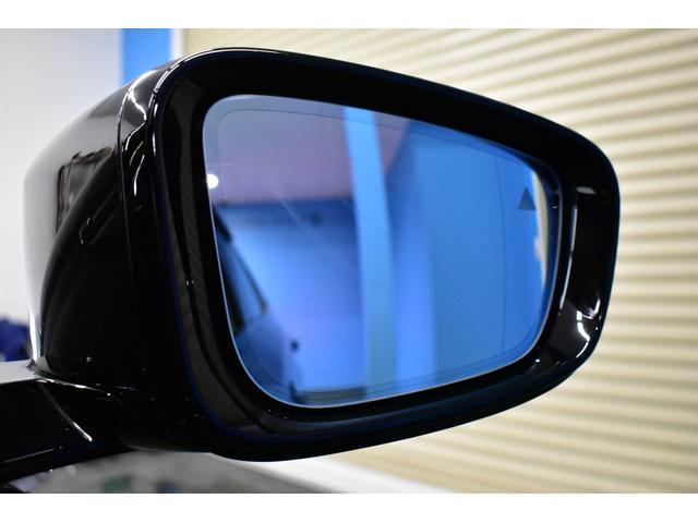 �h���C�o�[���玀�p�ɂȂ鍶�E����̎ԗ���A�ǂ��z���Ԑ�����}�ڋ߂��Ă���ԗ���F�����ăh�A�E�~���[�����ɑg�ݍ��܂ꂽ�C���W�P�[�^��_�ł����A�h���C�o�[�Ɍx�����܂��B