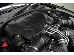 ５６０馬力（カタログ値）を誇る４．４リッター　Ｖ８　ツインスクロールターボエンジンを搭載しております！ＢＭＷならではの駆け抜ける歓びを実感していただけます！ 6