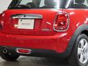 MINI NEXT目黒では全国納車に対応しております。担当スタッフがご自宅までご納車にお伺いする事も可能です。輸送会社任せではなく、安心してお買い求め頂けます。(別途有償)