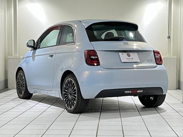 500e アイコン 新車保証継承 電気自動車 ガラスルーフ バックカメラ 純正ナビ ETC シートヒーター(7枚目)