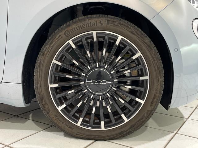 500e アイコン 新車保証継承 電気自動車 ガラスルーフ バックカメラ 純正ナビ ETC シートヒーター(19枚目)