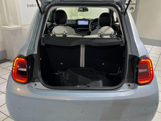 500e アイコン 新車保証継承 電気自動車 ガラスルーフ バックカメラ 純正ナビ ETC シートヒーター(23枚目)