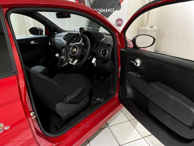 アバルト595 F595C 全国160台限定車 キャンバストップ。バックカメラ バックソナー(11枚目)