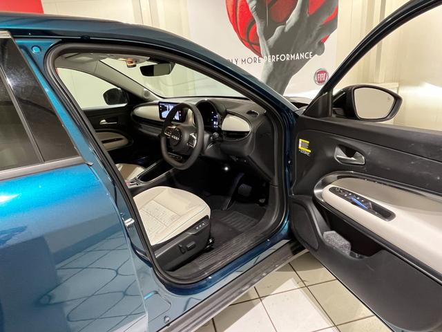 ６００ハイブリッド 　１／１２まで新春フェア　登録済未使用車　新車保証継承　純正ナビ　シートヒーター　パワーシート　バックカメラ　アダプティブクルーズコントロール　ステアリングヒーター　Ｂｌｕｅｔｏｏｔｈ接続（8枚目）