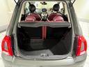 プルタブで簡単に倒せる分割可倒式のリアシートバック。全てを倒せばステーションワゴン並みの大きなラゲッジスペースが生まれ、複数のゴルフバッグなども余裕で積込むことが可能となります。