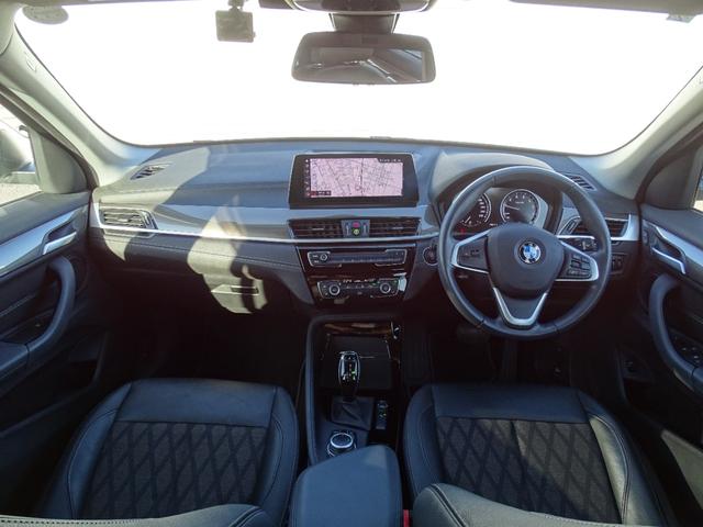 Ｘ１ ｓＤｒｉｖｅ　１８ｉ　ｘライン　正規認定中古車　１オーナー　禁煙車　コンフォートＰＫＧ　コンビネーションシート　電動シート　純正ナビゲーションシステム　タッチパネルディスプレイ　リヤビューカメラ　Ｂｌｕｅｔｏｏｔｈ　電動リヤゲート（2枚目）