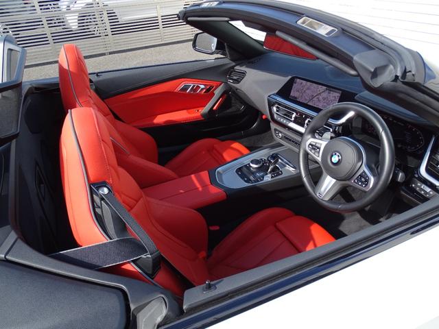 Ｚ４ Ｍ４０ｉ　正規認定中古車　ワンオーナー　禁煙車　赤革　ＨＵＤ　シートヒーター　ドライビングＡ　パーキングＡ　　電動シート　ＡｐｐｌｅＣａｒＰｌａｙ　純正ナビ　リヤビューカメラ　ＡＣＣ　Ｂｌｕｅｔｏｏｔｈ　ＰＤＣ（2枚目）