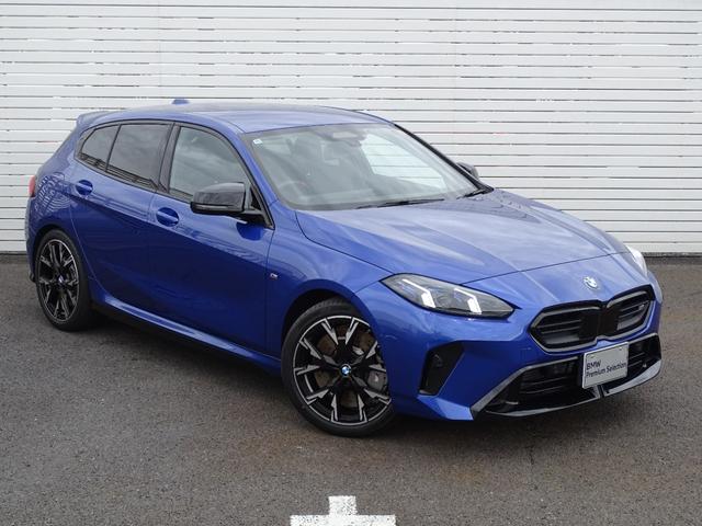 1シリーズ M135 xDrive 正規認定中古車 元試乗車 禁煙車 テクノロジーPKG HarmanKardon 電動シート シートヒーター 全周囲カメラ Bluetooth ACC 電動リヤゲート 衝突軽減B クリアランスソナー(3枚目)