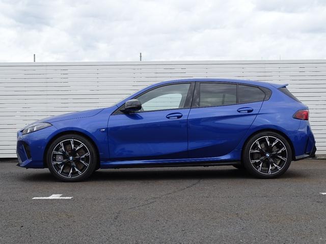 1シリーズ M135 xDrive 正規認定中古車 元試乗車 禁煙車 テクノロジーPKG HarmanKardon 電動シート シートヒーター 全周囲カメラ Bluetooth ACC 電動リヤゲート 衝突軽減B クリアランスソナー(4枚目)