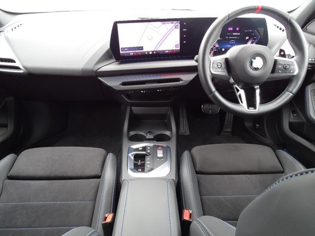 1シリーズ M135 xDrive 正規認定中古車 元試乗車 禁煙車 テクノロジーPKG HarmanKardon 電動シート シートヒーター 全周囲カメラ Bluetooth ACC 電動リヤゲート 衝突軽減B クリアランスソナー(8枚目)