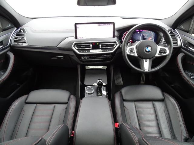 Ｘ４ ｘＤｒｉｖｅ　２０ｄ　Ｍスポーツ　正規認定中古車　１オーナー　禁煙車　レッドステッチレザーシート　セレクトＰＫＧ　ステアリングヒーター　パノラマサンルーフ　前後シートヒーター　ＨＡＲＭＡＮ／ＫＡＲＤＯＮ　ＨＵＤ　地デジ　ドラレコ前後（3枚目）