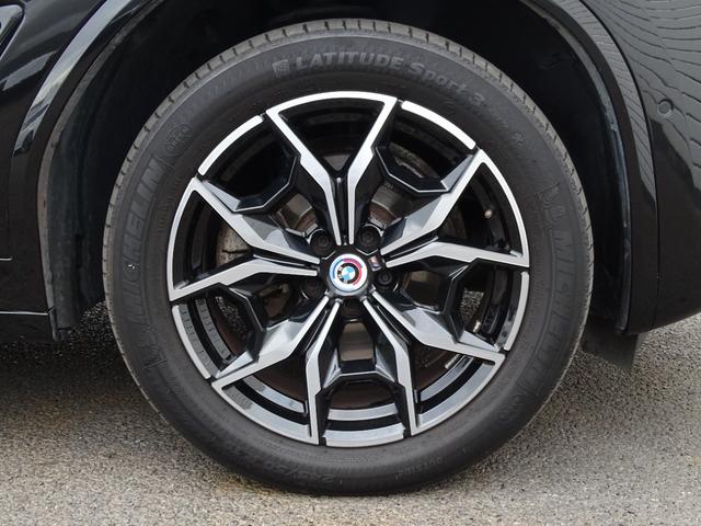 Ｘ４ ｘＤｒｉｖｅ　２０ｄ　Ｍスポーツ　正規認定中古車　１オーナー　禁煙車　レッドステッチレザーシート　セレクトＰＫＧ　ステアリングヒーター　パノラマサンルーフ　前後シートヒーター　ＨＡＲＭＡＮ／ＫＡＲＤＯＮ　ＨＵＤ　地デジ　ドラレコ前後（7枚目）
