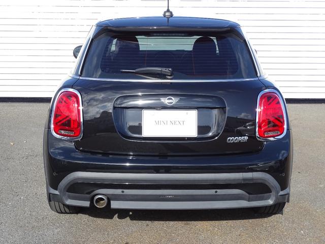 ＭＩＮＩ クーパー　クラシック・トリム　正規認定中古車　１オーナー　禁煙車　クラシックトリム　コンビネーションシート　タッチパネルディスプレイ　ＡｐｐｌｅＣａｒＰｌａｙ　リヤビューカメラ　Ｂｌｕｅｔｏｏｔｈ　ＡＣＣ　コンフォートアクセス（4枚目）