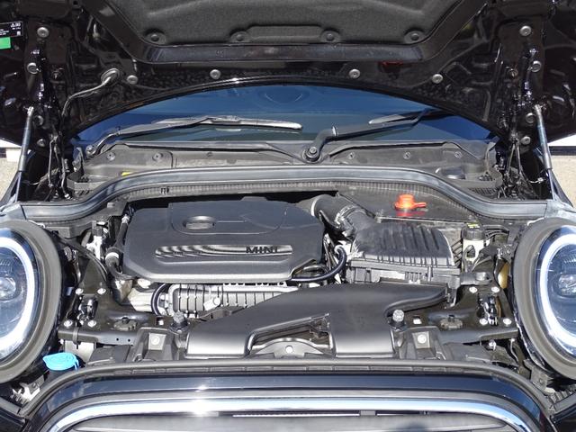 ＭＩＮＩ クーパー　クラシック・トリム　正規認定中古車　１オーナー　禁煙車　クラシックトリム　コンビネーションシート　タッチパネルディスプレイ　ＡｐｐｌｅＣａｒＰｌａｙ　リヤビューカメラ　Ｂｌｕｅｔｏｏｔｈ　ＡＣＣ　コンフォートアクセス（5枚目）
