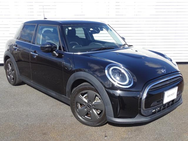 ＭＩＮＩ クーパー　クラシック・トリム　正規認定中古車　１オーナー　禁煙車　クラシックトリム　コンビネーションシート　タッチパネルディスプレイ　ＡｐｐｌｅＣａｒＰｌａｙ　リヤビューカメラ　Ｂｌｕｅｔｏｏｔｈ　ＡＣＣ　コンフォートアクセス（10枚目）