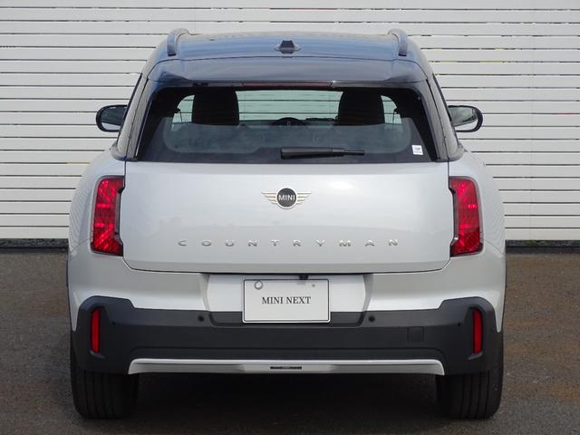 ＭＩＮＩ カントリーマンＤ　クラシック・トリム　正規認定中古車　元試乗車　ＣＬＡＳＳＩＣトリム　ステアリングヒーター　禁煙車　ＨＵＤ　シートヒーター　純正ナビ　全周囲カメラ　ＡＣＣ　クリアランスソナー　電動リヤゲート　衝突軽減Ｂ　Ｂｌｕｅｔｏｏｔｈ（4枚目）