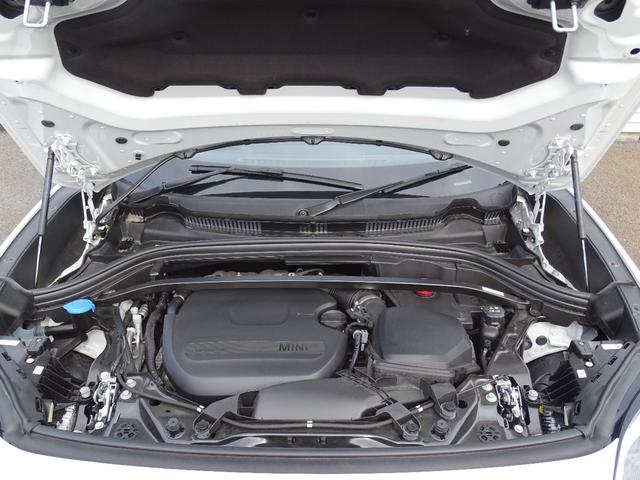 ＭＩＮＩ カントリーマンＤ　クラシック・トリム　正規認定中古車　元試乗車　ＣＬＡＳＳＩＣトリム　ステアリングヒーター　禁煙車　ＨＵＤ　シートヒーター　純正ナビ　全周囲カメラ　ＡＣＣ　クリアランスソナー　電動リヤゲート　衝突軽減Ｂ　Ｂｌｕｅｔｏｏｔｈ（5枚目）