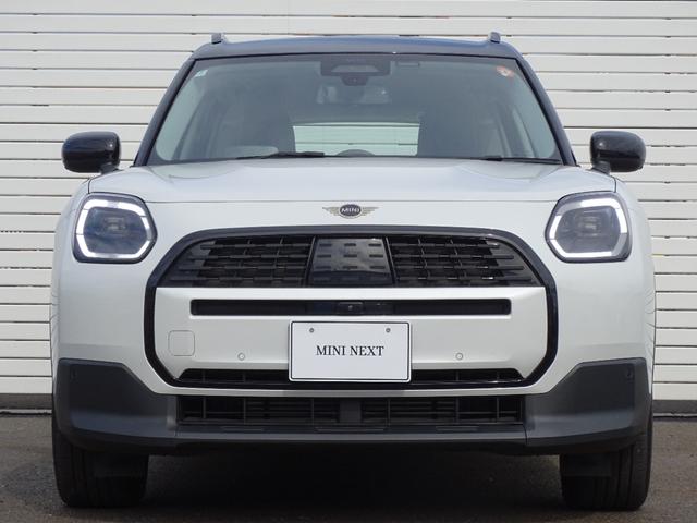 ＭＩＮＩ カントリーマンＤ　クラシック・トリム　正規認定中古車　元試乗車　ＣＬＡＳＳＩＣトリム　ステアリングヒーター　禁煙車　ＨＵＤ　シートヒーター　純正ナビ　全周囲カメラ　ＡＣＣ　クリアランスソナー　電動リヤゲート　衝突軽減Ｂ　Ｂｌｕｅｔｏｏｔｈ（14枚目）
