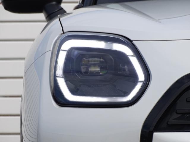 ＭＩＮＩ カントリーマンＤ　クラシック・トリム　正規認定中古車　元試乗車　ＣＬＡＳＳＩＣトリム　ステアリングヒーター　禁煙車　ＨＵＤ　シートヒーター　純正ナビ　全周囲カメラ　ＡＣＣ　クリアランスソナー　電動リヤゲート　衝突軽減Ｂ　Ｂｌｕｅｔｏｏｔｈ（15枚目）