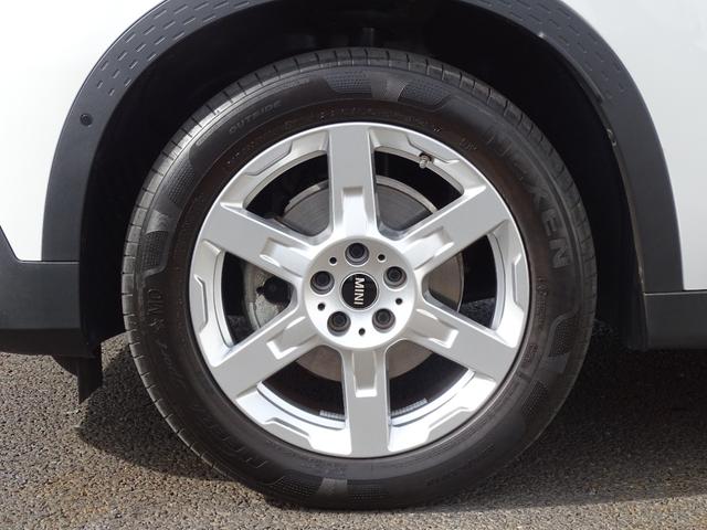 ＭＩＮＩ カントリーマンＤ　クラシック・トリム　正規認定中古車　元試乗車　ＣＬＡＳＳＩＣトリム　ステアリングヒーター　禁煙車　ＨＵＤ　シートヒーター　純正ナビ　全周囲カメラ　ＡＣＣ　クリアランスソナー　電動リヤゲート　衝突軽減Ｂ　Ｂｌｕｅｔｏｏｔｈ（18枚目）