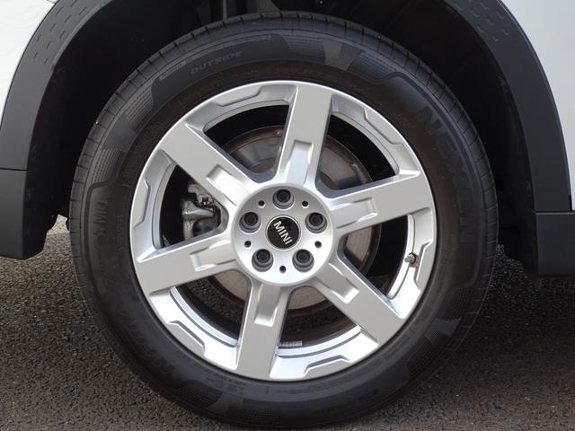 ＭＩＮＩ カントリーマンＤ　クラシック・トリム　正規認定中古車　元試乗車　ＣＬＡＳＳＩＣトリム　ステアリングヒーター　禁煙車　ＨＵＤ　シートヒーター　純正ナビ　全周囲カメラ　ＡＣＣ　クリアランスソナー　電動リヤゲート　衝突軽減Ｂ　Ｂｌｕｅｔｏｏｔｈ（19枚目）