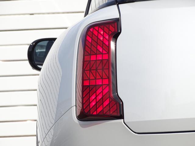 ＭＩＮＩ カントリーマンＤ　クラシック・トリム　正規認定中古車　元試乗車　ＣＬＡＳＳＩＣトリム　ステアリングヒーター　禁煙車　ＨＵＤ　シートヒーター　純正ナビ　全周囲カメラ　ＡＣＣ　クリアランスソナー　電動リヤゲート　衝突軽減Ｂ　Ｂｌｕｅｔｏｏｔｈ（25枚目）