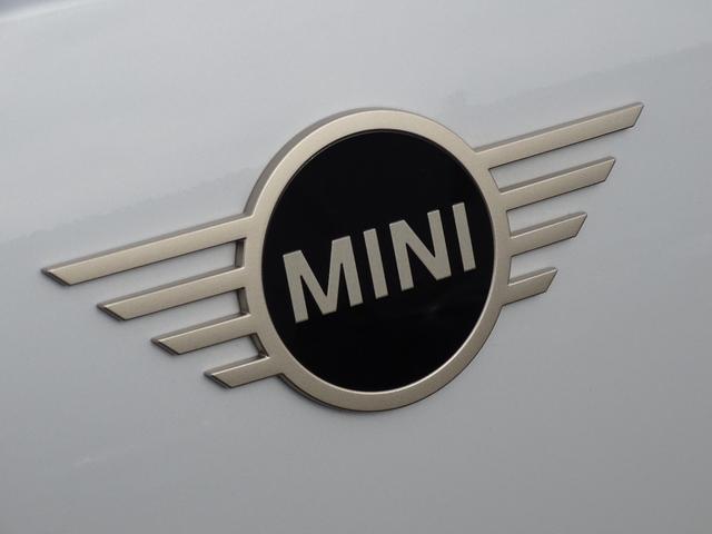 ＭＩＮＩ カントリーマンＤ　クラシック・トリム　正規認定中古車　元試乗車　ＣＬＡＳＳＩＣトリム　ステアリングヒーター　禁煙車　ＨＵＤ　シートヒーター　純正ナビ　全周囲カメラ　ＡＣＣ　クリアランスソナー　電動リヤゲート　衝突軽減Ｂ　Ｂｌｕｅｔｏｏｔｈ（26枚目）