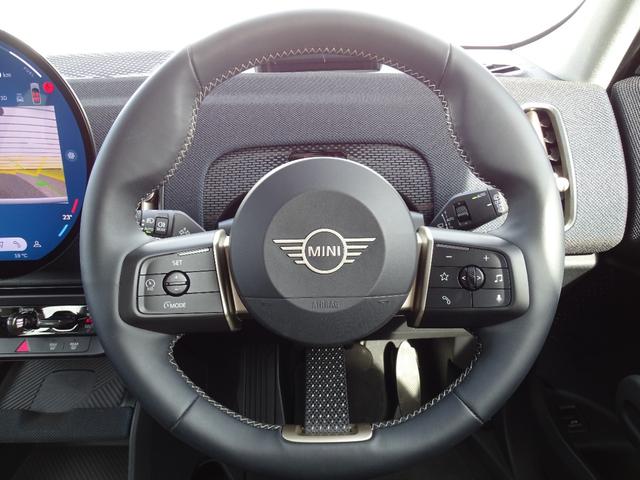 ＭＩＮＩ カントリーマンＤ　クラシック・トリム　正規認定中古車　元試乗車　ＣＬＡＳＳＩＣトリム　ステアリングヒーター　禁煙車　ＨＵＤ　シートヒーター　純正ナビ　全周囲カメラ　ＡＣＣ　クリアランスソナー　電動リヤゲート　衝突軽減Ｂ　Ｂｌｕｅｔｏｏｔｈ（33枚目）