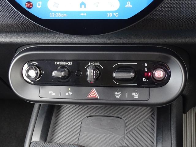 ＭＩＮＩ カントリーマンＤ　クラシック・トリム　正規認定中古車　元試乗車　ＣＬＡＳＳＩＣトリム　ステアリングヒーター　禁煙車　ＨＵＤ　シートヒーター　純正ナビ　全周囲カメラ　ＡＣＣ　クリアランスソナー　電動リヤゲート　衝突軽減Ｂ　Ｂｌｕｅｔｏｏｔｈ（46枚目）