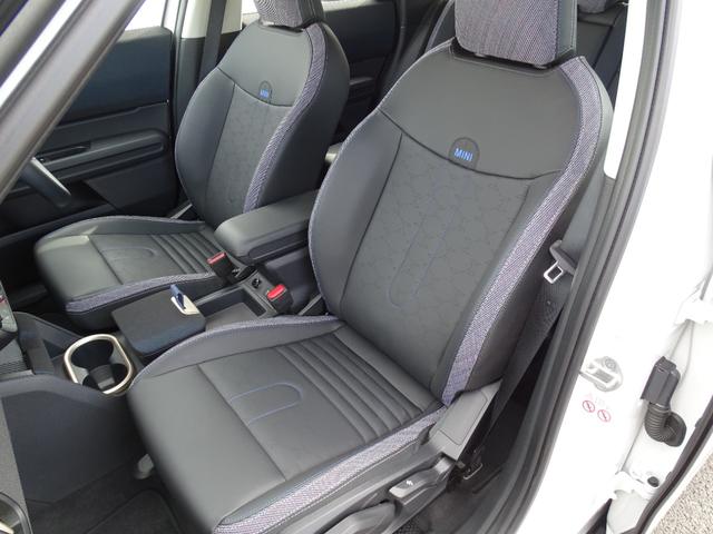 ＭＩＮＩ カントリーマンＤ　クラシック・トリム　正規認定中古車　元試乗車　ＣＬＡＳＳＩＣトリム　ステアリングヒーター　禁煙車　ＨＵＤ　シートヒーター　純正ナビ　全周囲カメラ　ＡＣＣ　クリアランスソナー　電動リヤゲート　衝突軽減Ｂ　Ｂｌｕｅｔｏｏｔｈ（51枚目）