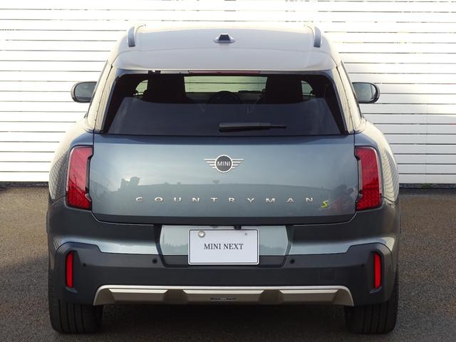 ＭＩＮＩ カントリーマンＳＥオール４　フェイバリット・トリム　正規認定中古車　元デモカー　ＦＡＶＯＵＲＥＤトリム　ＨａｒｍａｎＫａｒｄｏｎ　ステアリングヒーター　禁煙車　ＨＵＤ　シートヒーター　電動シート　純正ナビ　全周囲カメラ　Ｂｌｕｅｔｏｏｔｈ　ＡＣＣ（4枚目）