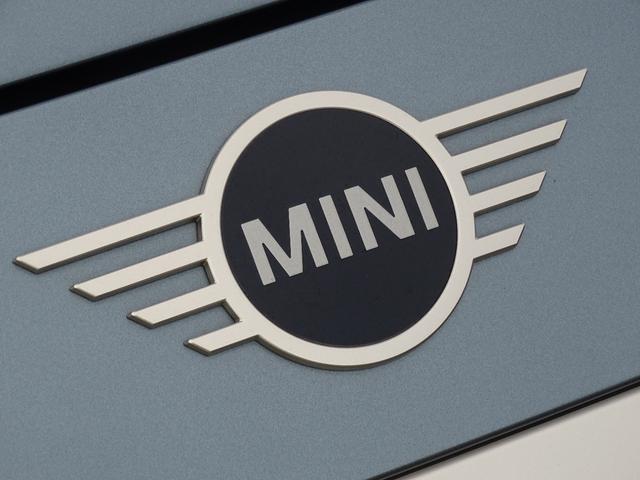 ＭＩＮＩ カントリーマンＳＥオール４　フェイバリット・トリム　正規認定中古車　元デモカー　ＦＡＶＯＵＲＥＤトリム　ＨａｒｍａｎＫａｒｄｏｎ　ステアリングヒーター　禁煙車　ＨＵＤ　シートヒーター　電動シート　純正ナビ　全周囲カメラ　Ｂｌｕｅｔｏｏｔｈ　ＡＣＣ（16枚目）