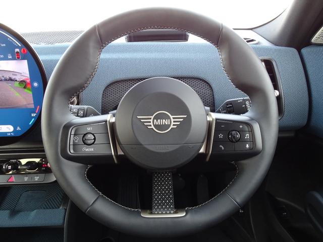 ＭＩＮＩ カントリーマンＳＥオール４　フェイバリット・トリム　正規認定中古車　元デモカー　ＦＡＶＯＵＲＥＤトリム　ＨａｒｍａｎＫａｒｄｏｎ　ステアリングヒーター　禁煙車　ＨＵＤ　シートヒーター　電動シート　純正ナビ　全周囲カメラ　Ｂｌｕｅｔｏｏｔｈ　ＡＣＣ（35枚目）