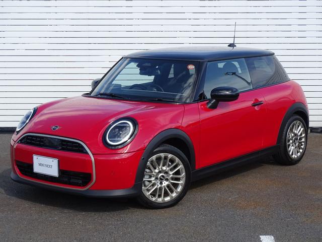 ＭＩＮＩ クーパーＣ　フェイバリット・トリム　正規認定中古車　元試乗車　禁煙車　ＦＡＶＯＵＲＥＤトリム　ＨＵＤ　レザー　シートヒーター　電動シート　純正ナビ　タッチパネルディスプレイ　リヤビューカメラ　クリアランスソナー　衝突軽減Ｂ　ＥＴＣ（8枚目）